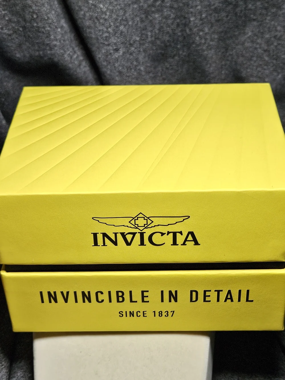 NWT Invicta Akula 50694 Gold Tone 48mm Blue Wave Dial White Silicone Men's Watch